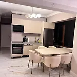 아파트 New Lux In The Town