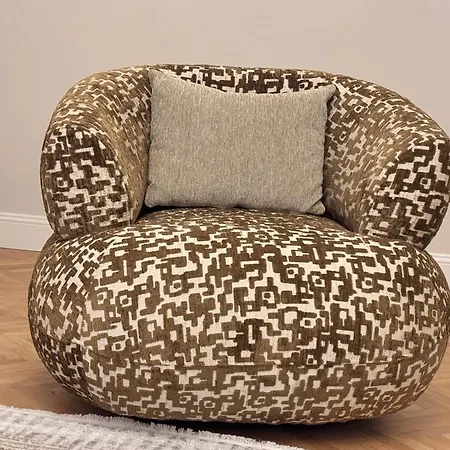 New Lux In The Town *