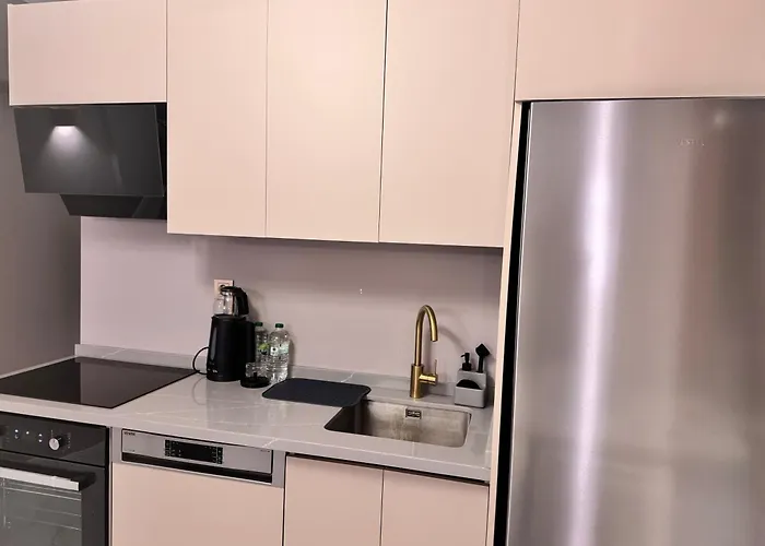 New Lux In The Town Άγκυρα