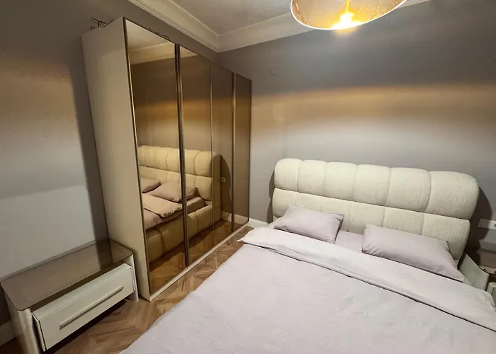 New Lux In The Town Apartment *