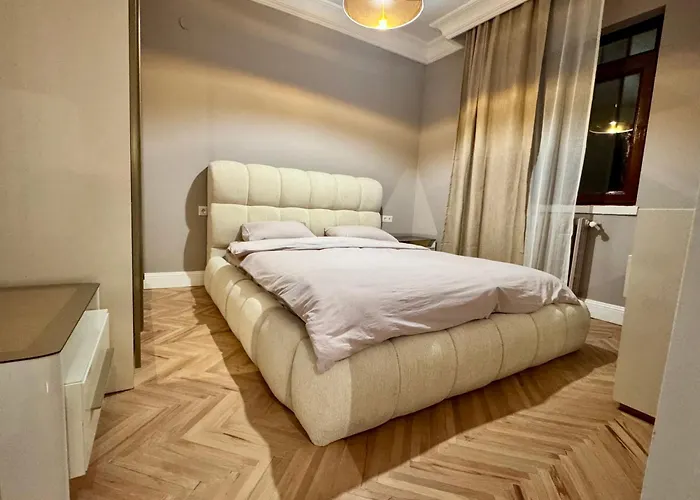 New Lux In The Town Apartment *